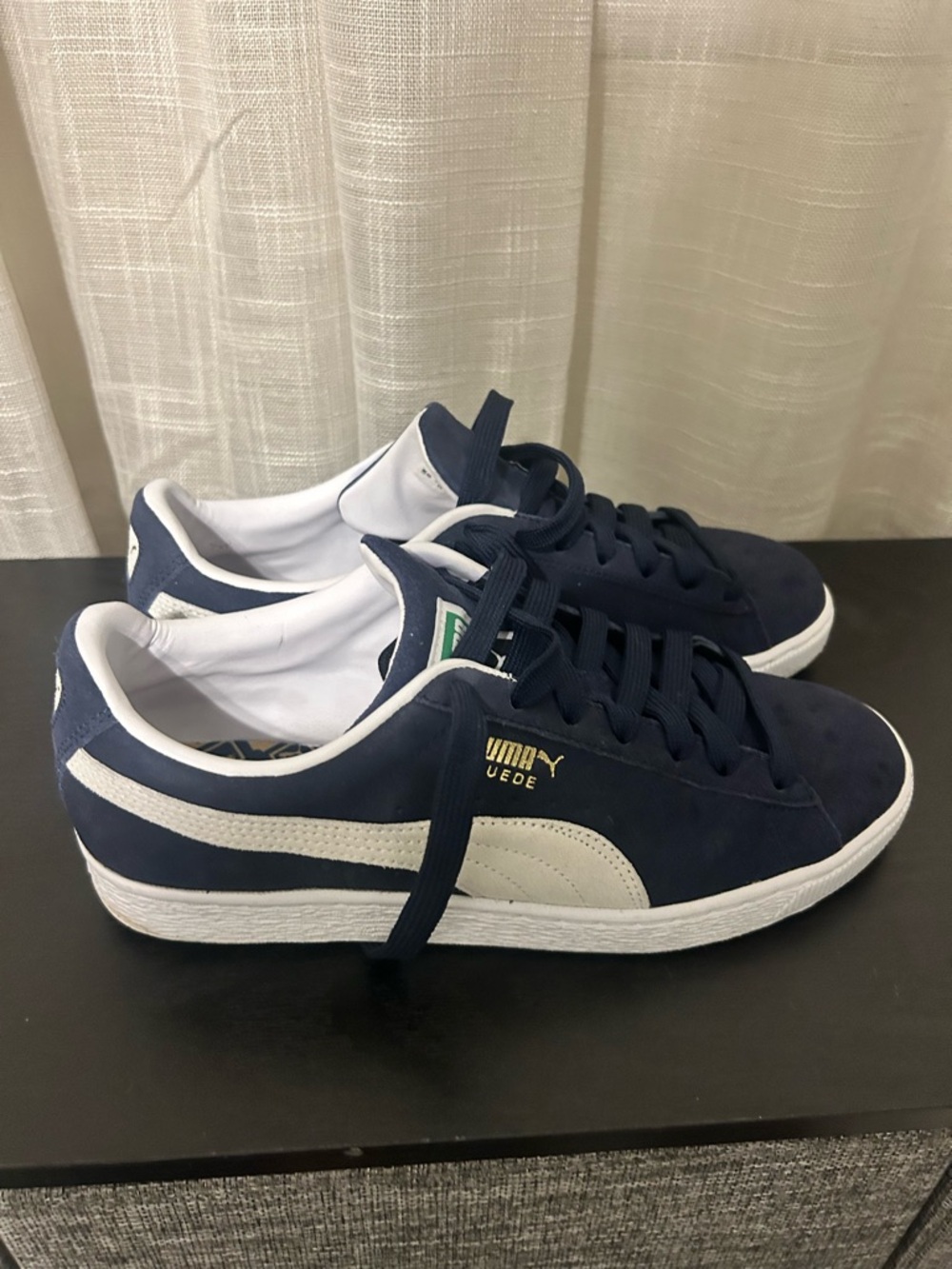 Men’s Puma Navy & White Suede Low-Top Sneakers size 9